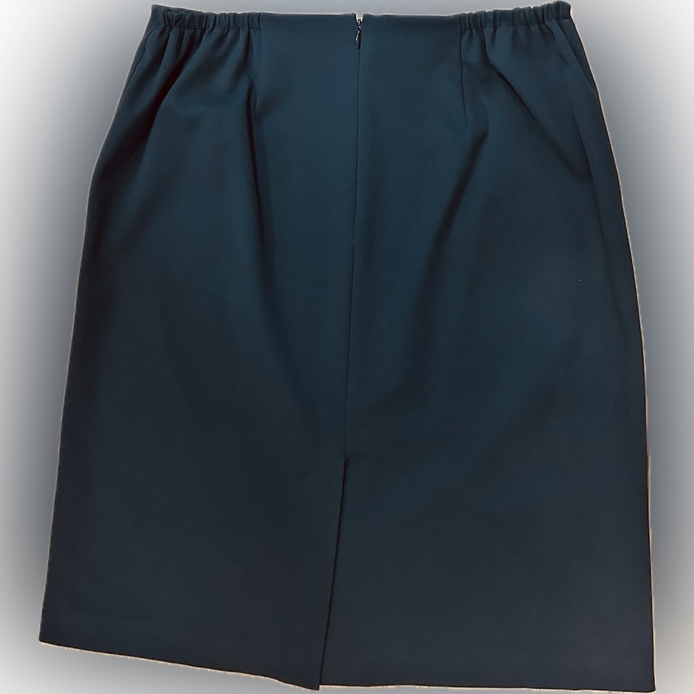 EUC Talbots SZ 14W black skirt w/white stitching, 2 front pockets, waist 35”-40” - Picture 2 of 4